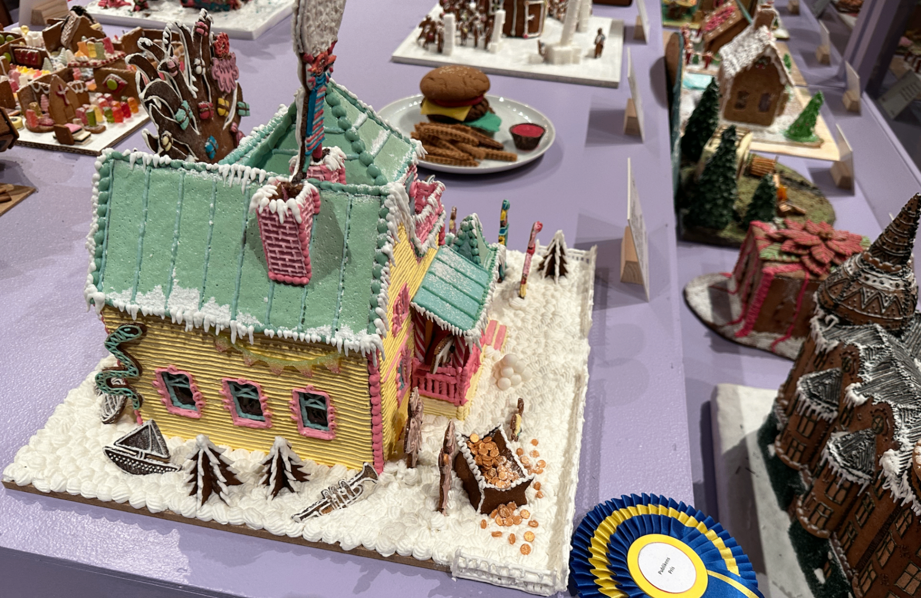 Pepparkakshusutställning på Moderna Museet